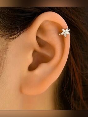 Delicate Zirconia Flower Clip-On Earring – Elegant Ear Cuff 🌸